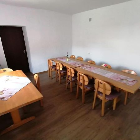 Отель Casa Bunicii Саска-Монтанэ Экстерьер фото